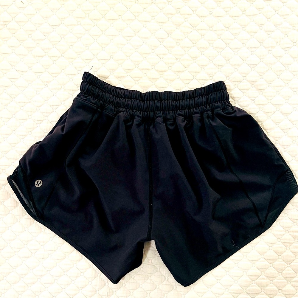 Lululemon Hotty Hot 4” lined shorts
